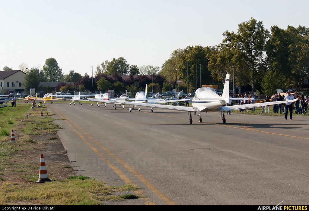 - Airport Overview - aircraft at Reggio Emilia