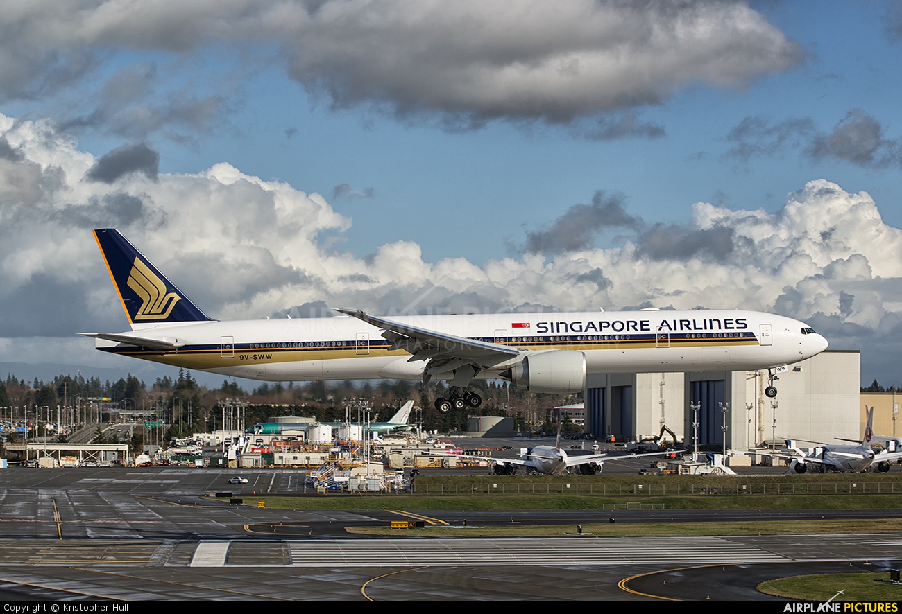 Singapore Airlines 9V-SWW aircraft at Everett - Snohomish County / Paine Field
