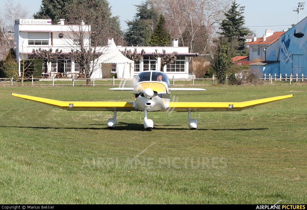 Private F-GAEX aircraft at Tarbes Laloubère