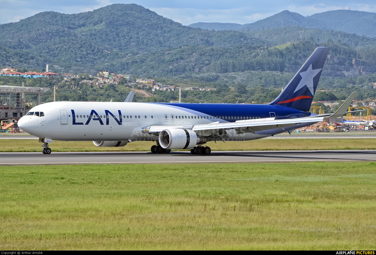 LAN Airlines CC-BDB aircraft at São Paulo - Guarulhos