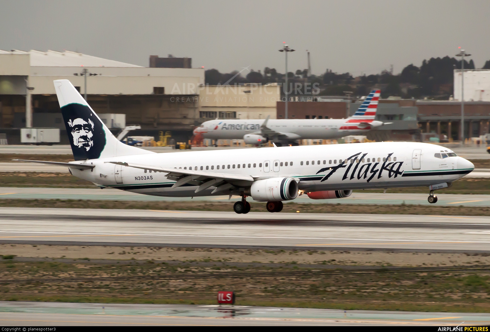 Alaska Airlines N303AS aircraft at Los Angeles Intl