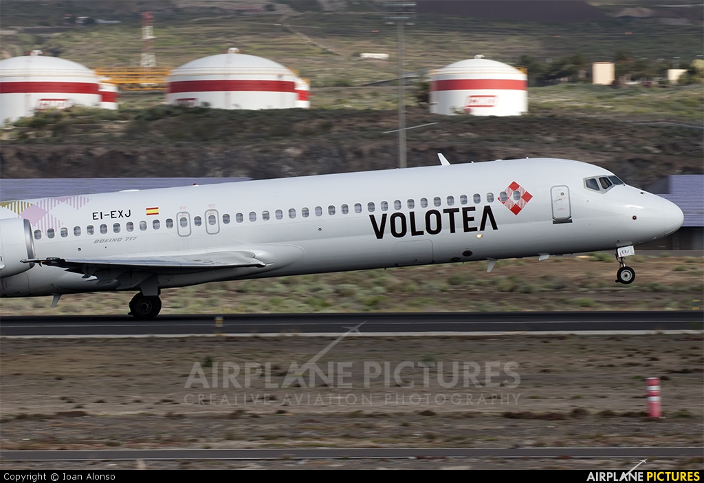 Volotea Airlines EI-EXJ aircraft at Tenerife Sur - Reina Sofia