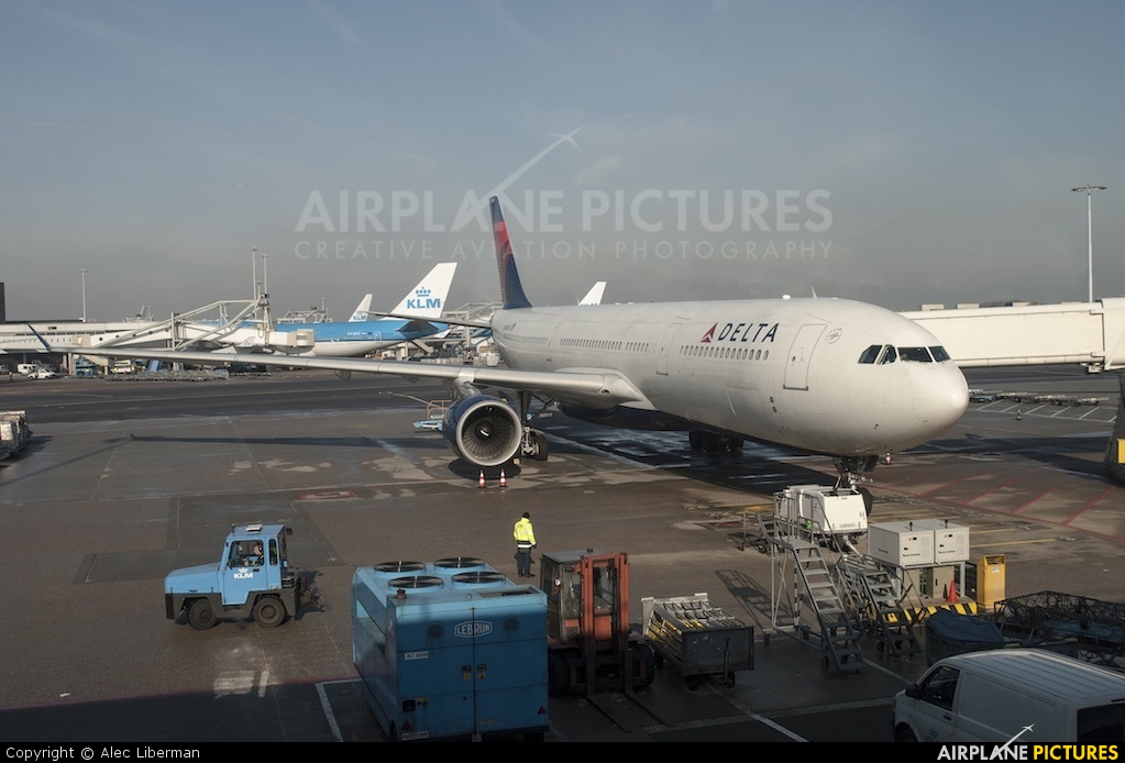 Delta Air Lines N817NW aircraft at Amsterdam - Schiphol