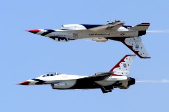 87-0303 - USA - Air Force : Thunderbirds General Dynamics F-16C Fighting Falcon
