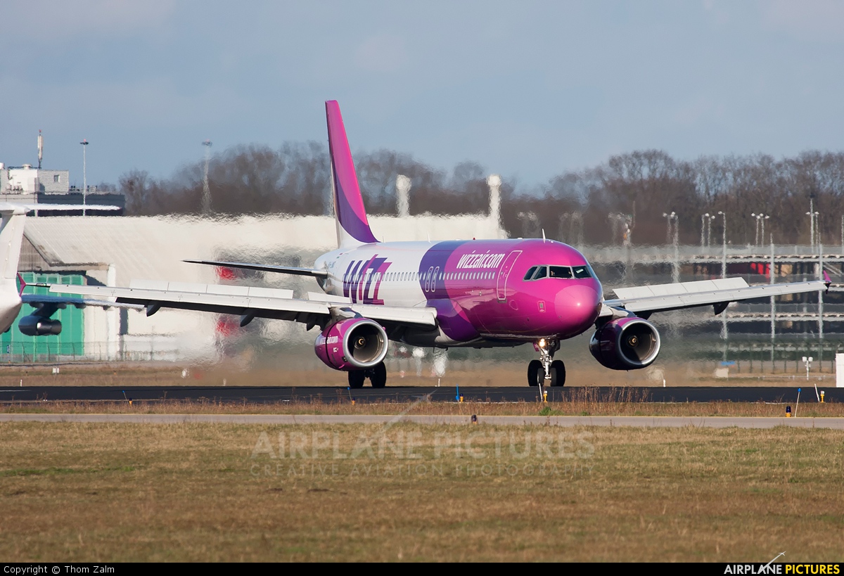 HA-LWQ - Wizz Air Airbus A320 at Eindhoven | Photo ID 377434 | Airplane ...