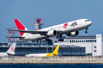JA623J - JAL - Japan Airlines Boeing 767-300ER