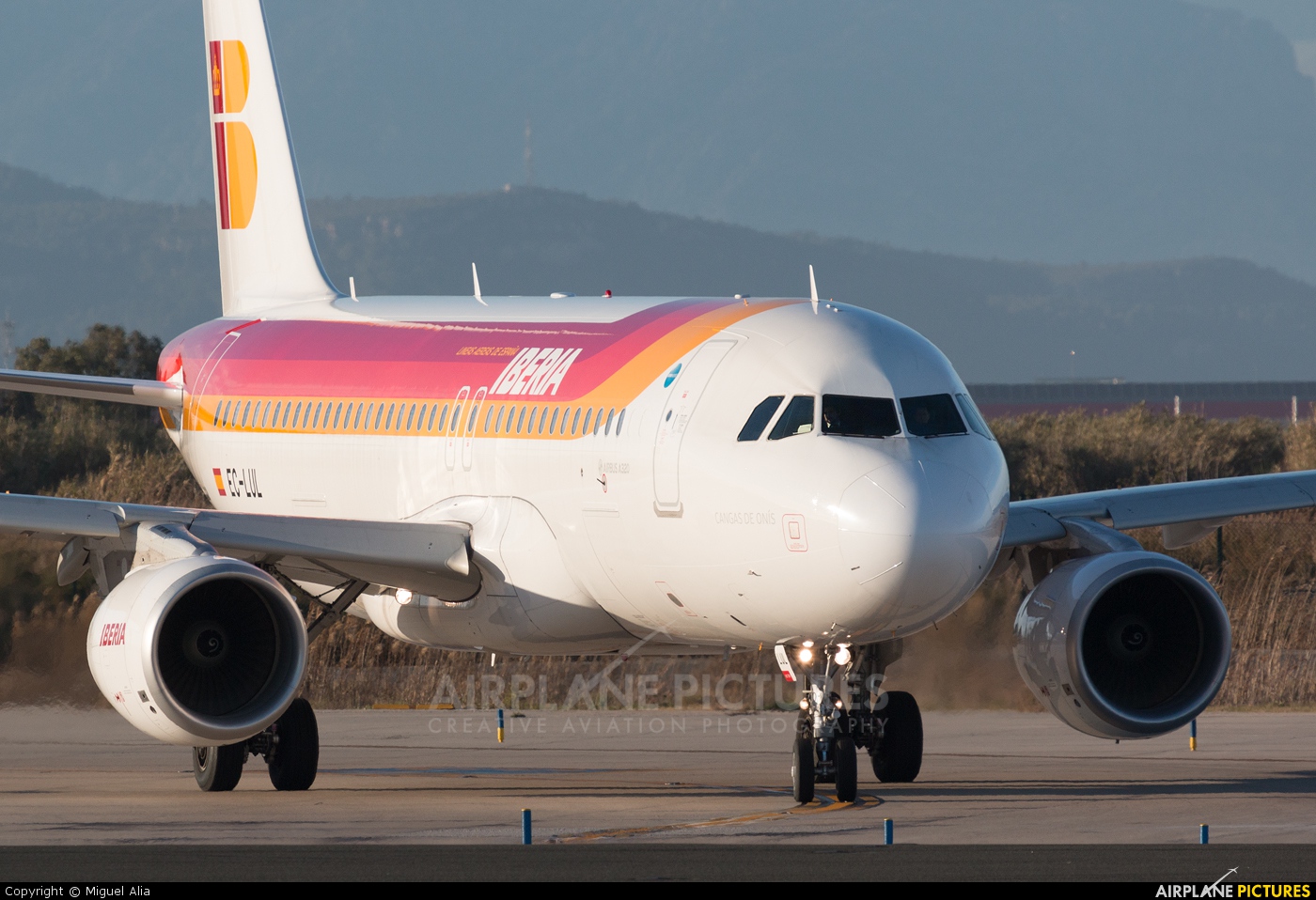 Iberia EC-LUL aircraft at Barcelona - El Prat