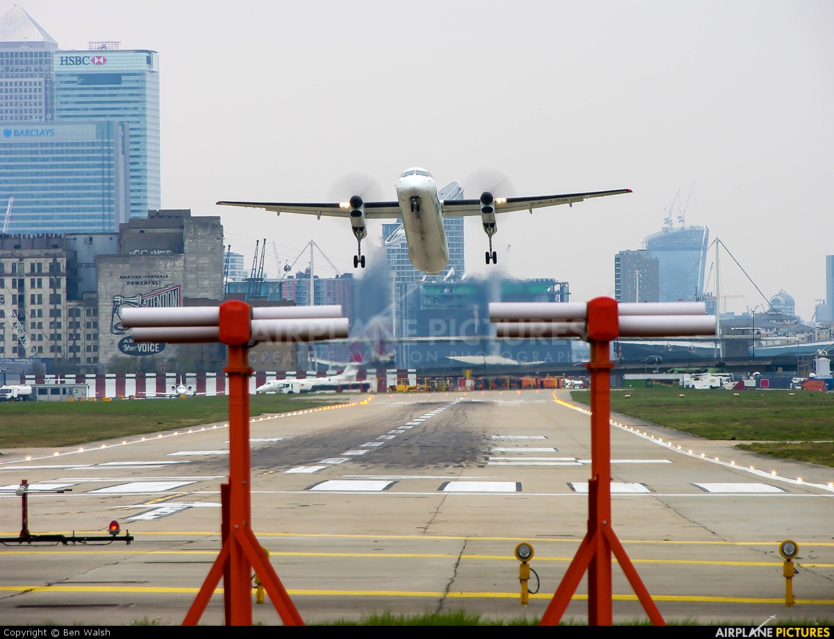 - Airport Overview - aircraft at London - City