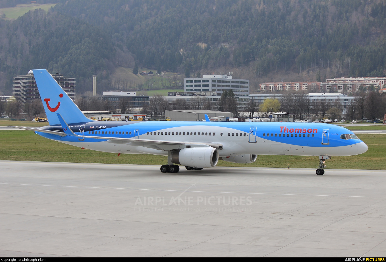 Thomson/Thomsonfly G-OOBF aircraft at Innsbruck