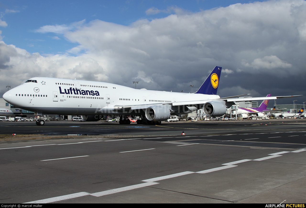 Lufthansa D-ABYL aircraft at Frankfurt