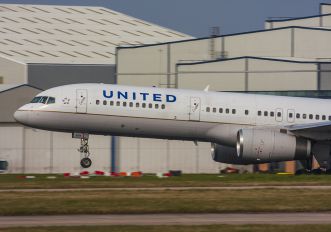 N12114 - United Airlines Boeing 757-200