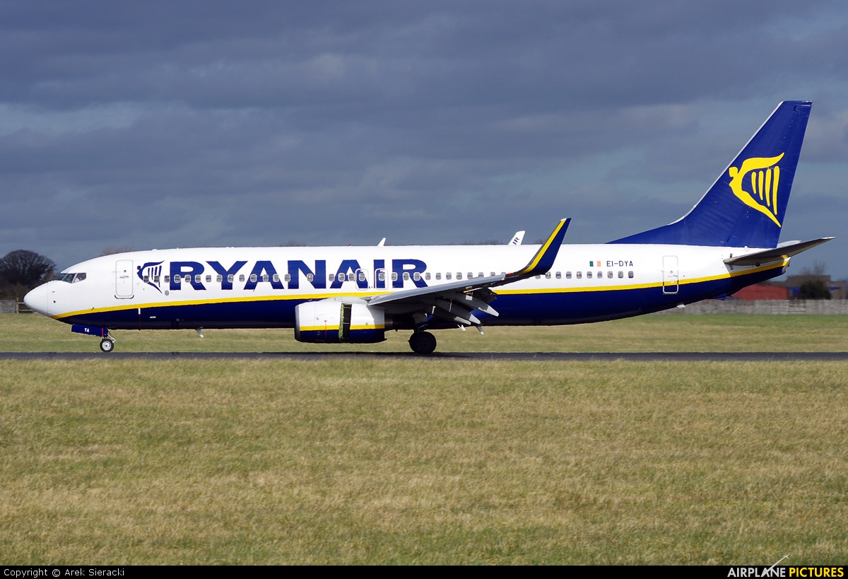 Ryanair EI-DYA aircraft at Dublin