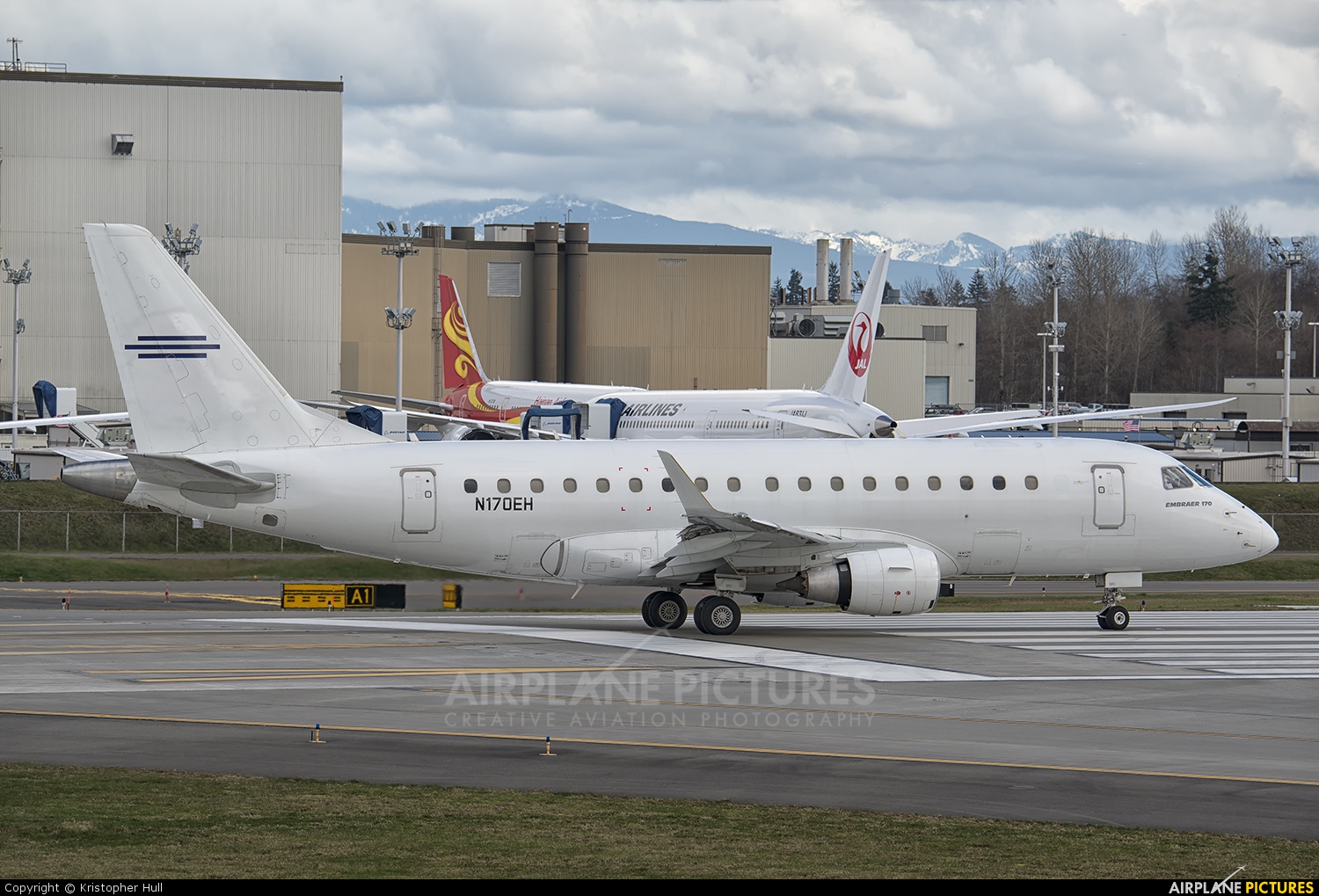 Honeywell Aviation Services N170EH aircraft at Everett - Snohomish County / Paine Field