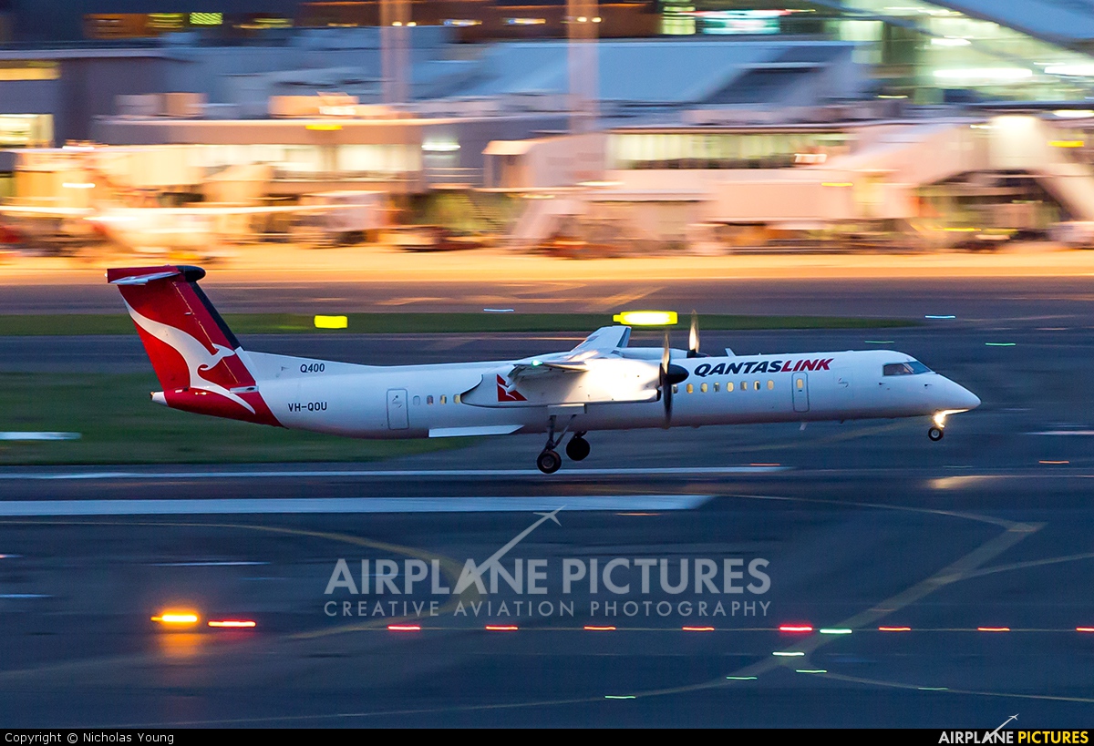 QantasLink VH-QOU aircraft at Sydney - Kingsford Smith Intl, NSW
