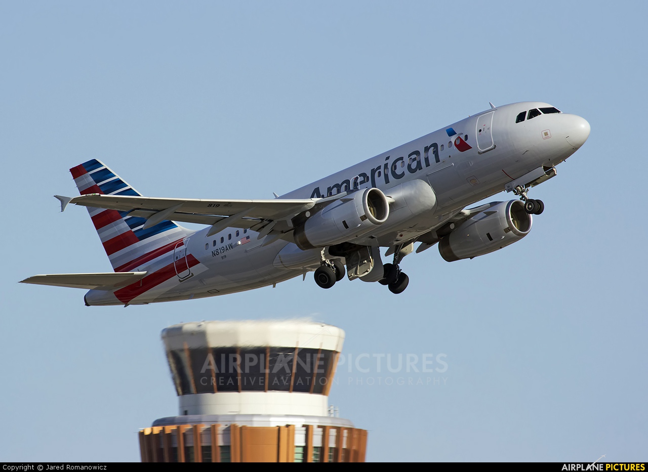 American Airlines N819AW aircraft at Phoenix - Sky Harbor Intl