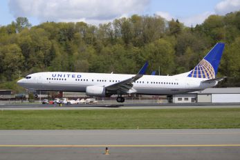 N68821 - United Airlines Boeing 737-900ER