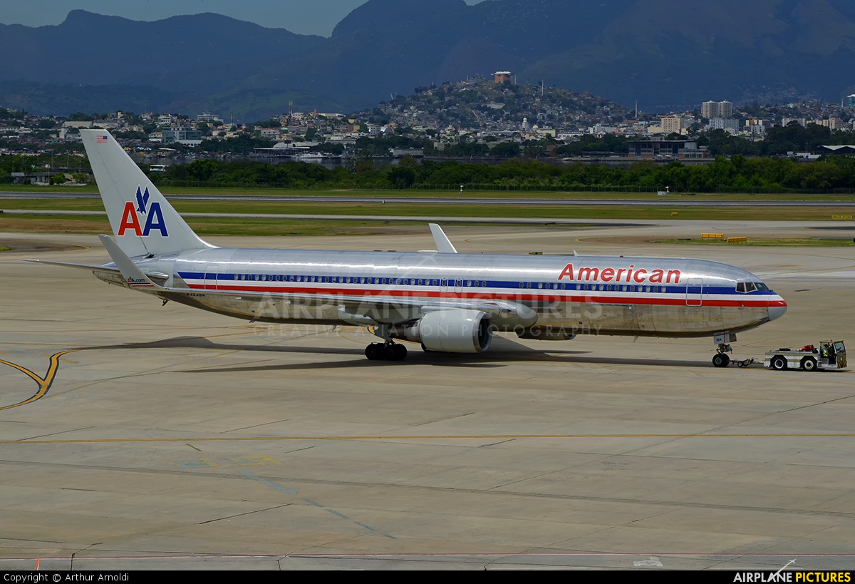 American Airlines N39364 aircraft at Rio de Janeiro/Galeão Intl - Antonio Carlos Jobim