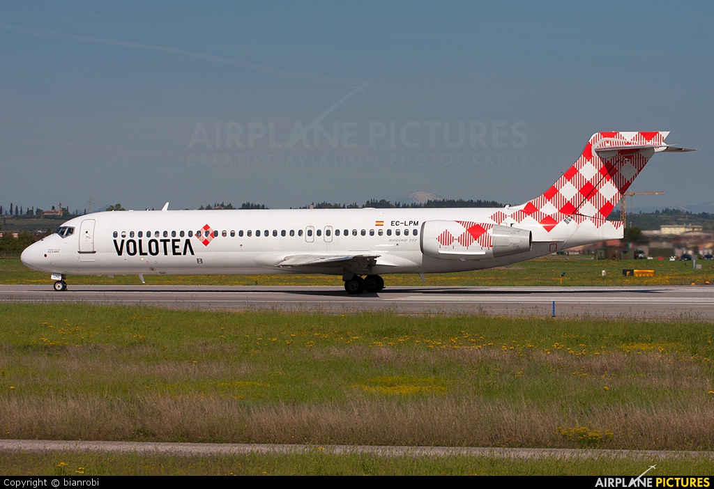 Volotea Airlines EC-LPM aircraft at Verona - Villafranca