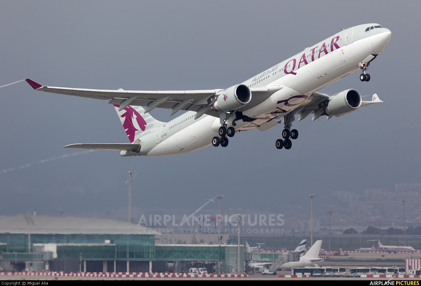 Qatar Airways A7-AEJ aircraft at Barcelona - El Prat