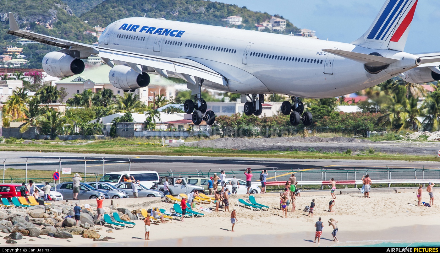 Air France F-GLZU aircraft at Sint Maarten - Princess Juliana Intl