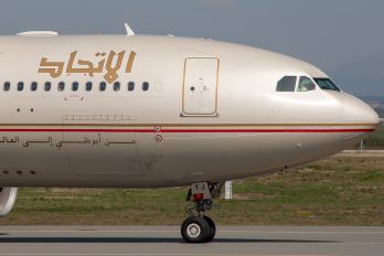 A6-EYJ - Etihad Airways Airbus A330-200