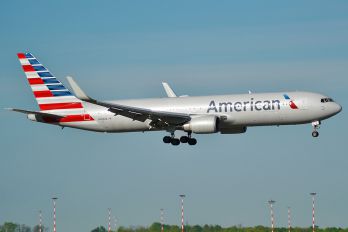 N383AN - American Airlines Boeing 767-300
