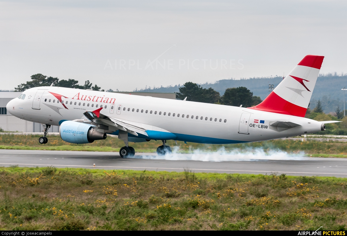 Austrian Airlines/Arrows/Tyrolean OE-LBW aircraft at Santiago de Compostela