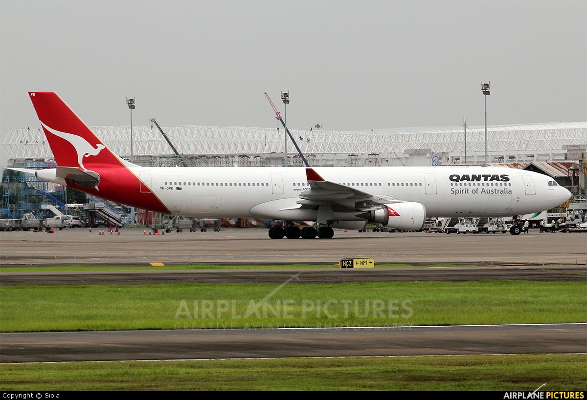 QANTAS VH-QPD aircraft at Jakarta - Soekarno-Hatta Intl