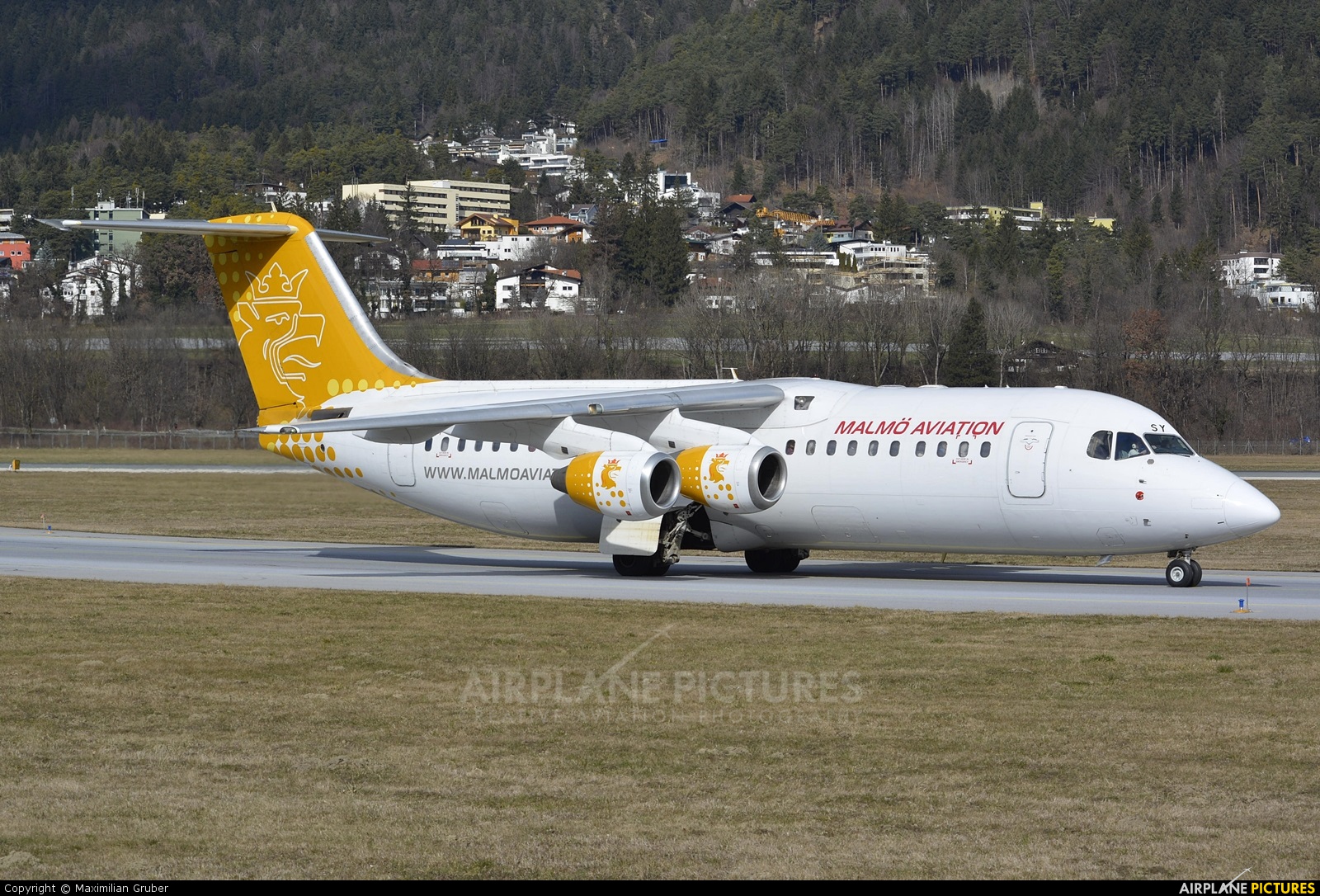 Malmo Aviation SE-DSY aircraft at Innsbruck