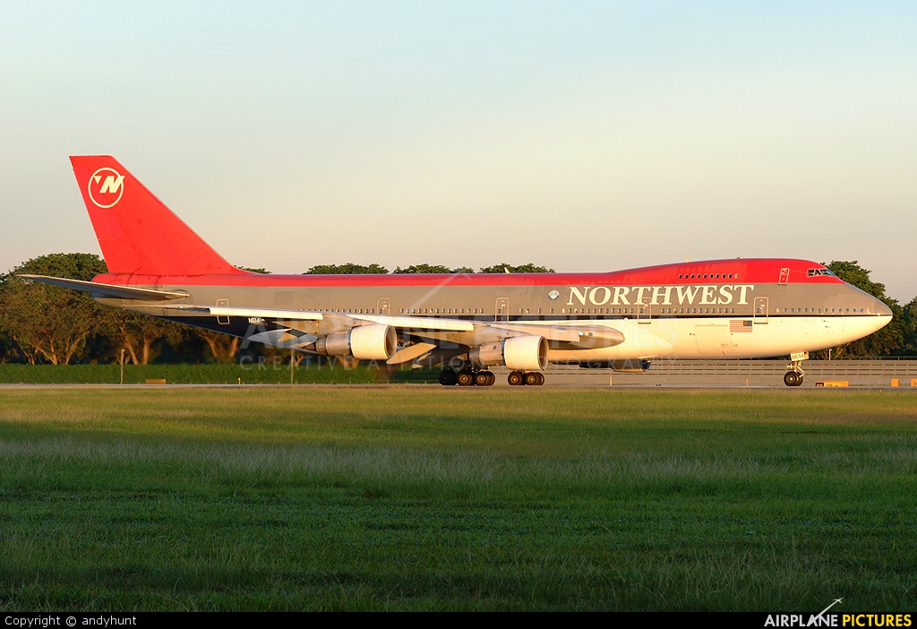 Northwest Airlines N614US aircraft at Singapore - Changi