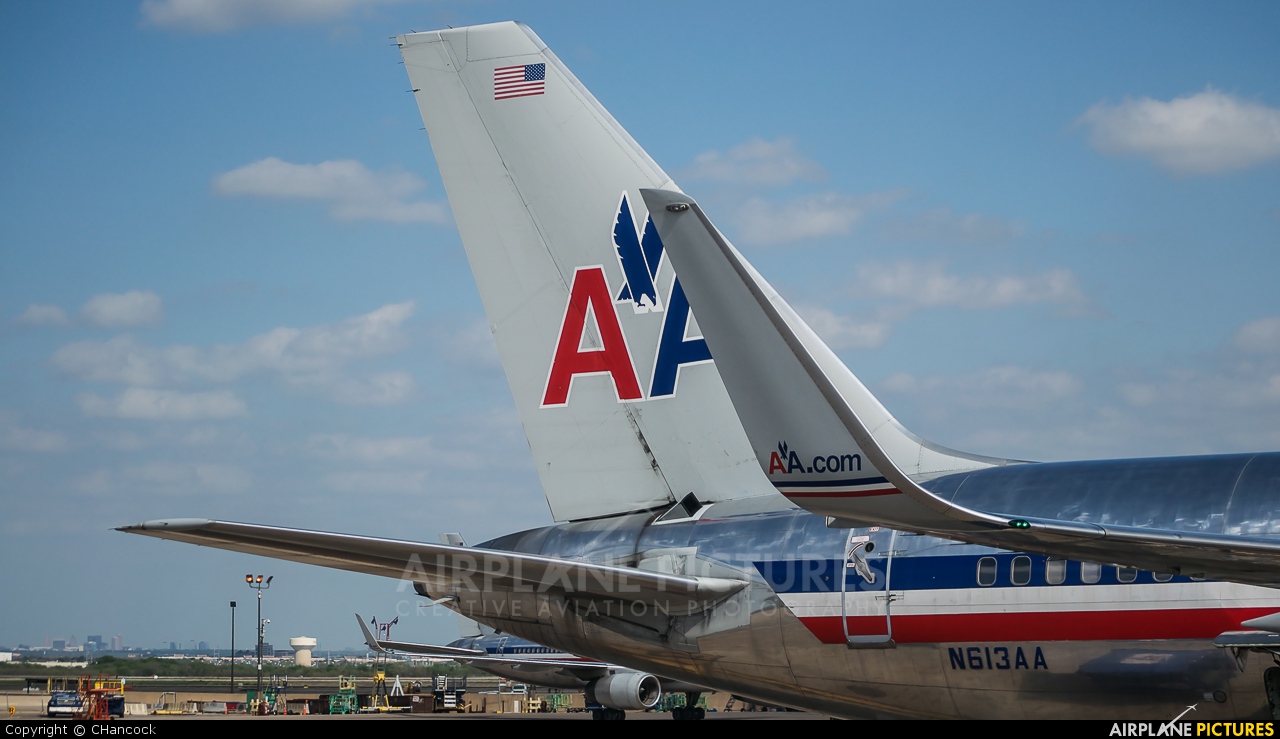 American Airlines N613AA aircraft at Dallas - Fort Worth Intl
