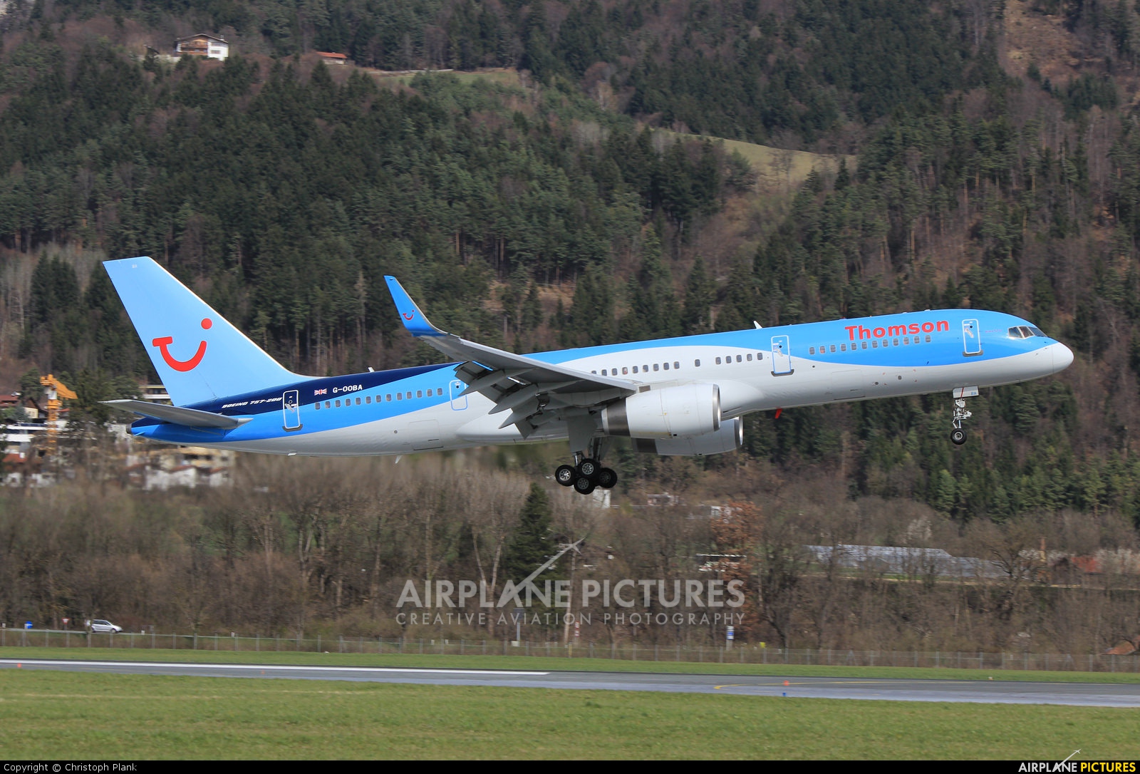 Thomson/Thomsonfly G-OOBA aircraft at Innsbruck