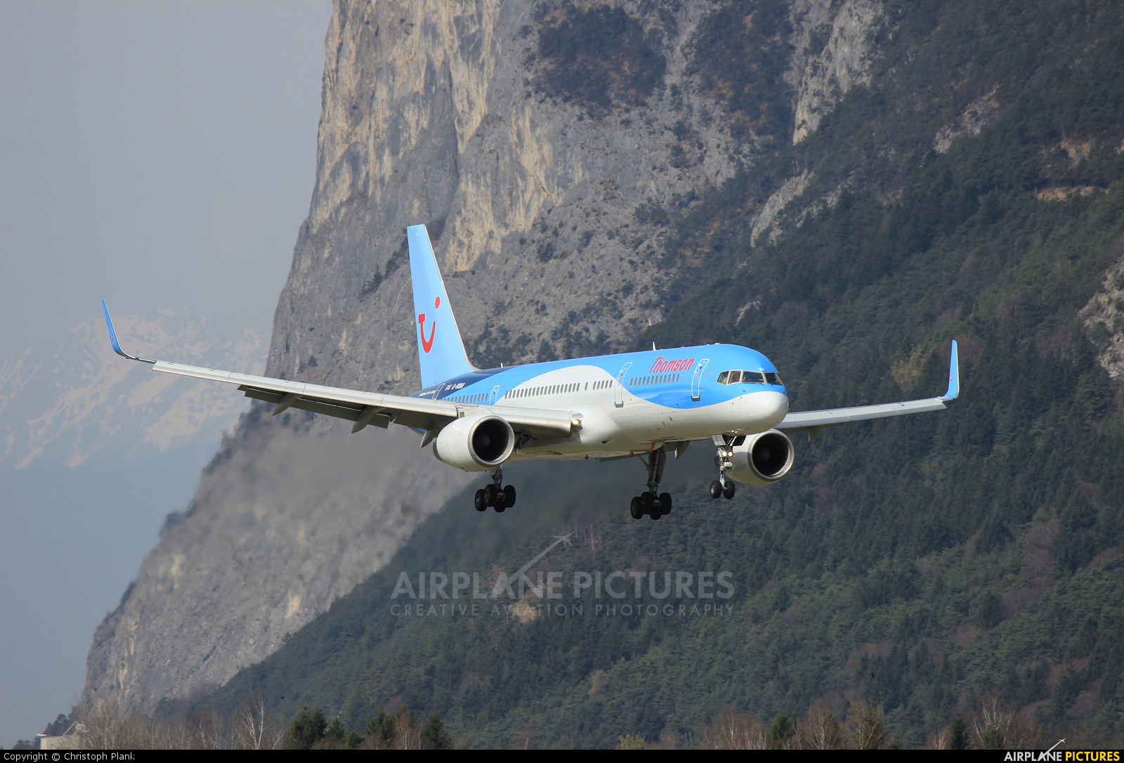 Thomson/Thomsonfly G-OOBA aircraft at Innsbruck