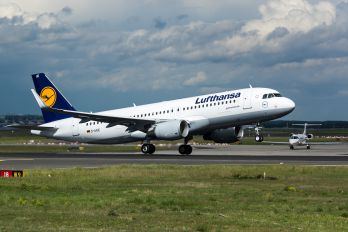 D-AIUE - Lufthansa Airbus A320