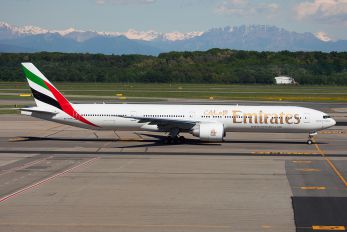 A6-ENM - Emirates Airlines Boeing 777-300ER