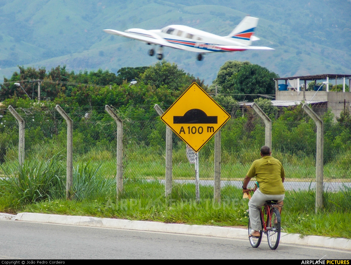 - Airport Overview - aircraft at Governador Valadares
