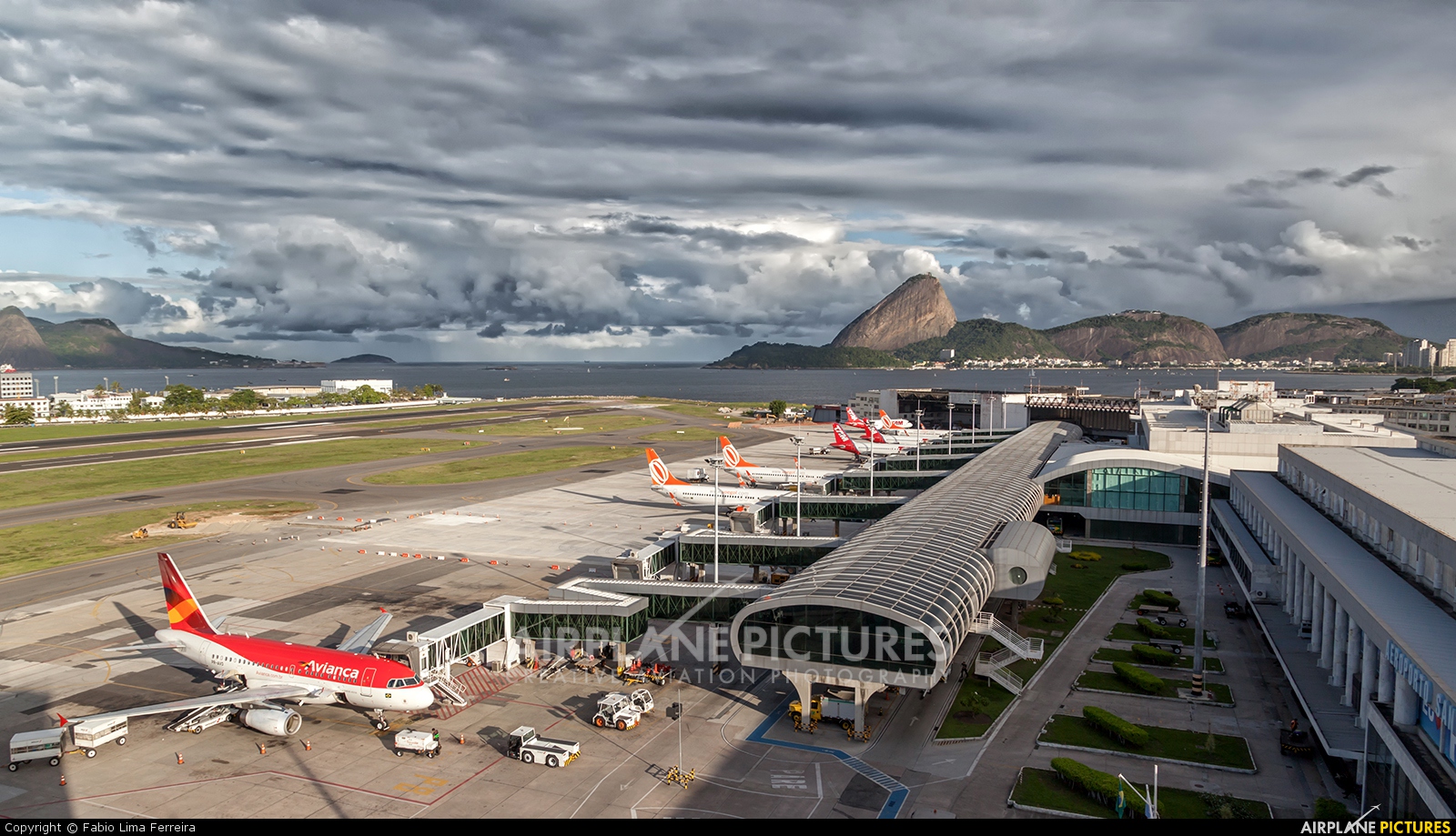 - Airport Overview - aircraft at Rio de Janeiro - Santos Dumont