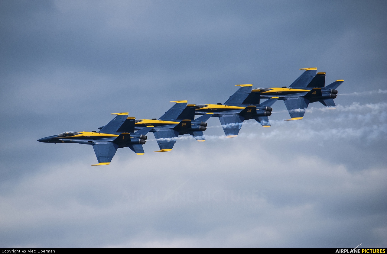 USA - Navy : Blue Angels - aircraft at Quonset Point NAS