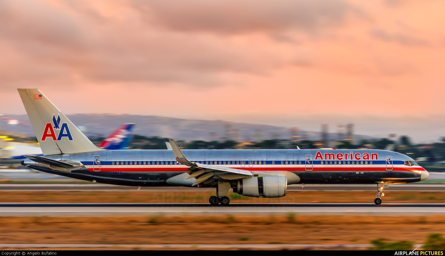 American Airlines N688AA aircraft at Los Angeles Intl