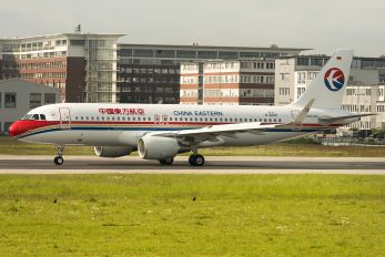 D-AXAT - China Eastern Airlines Airbus A320