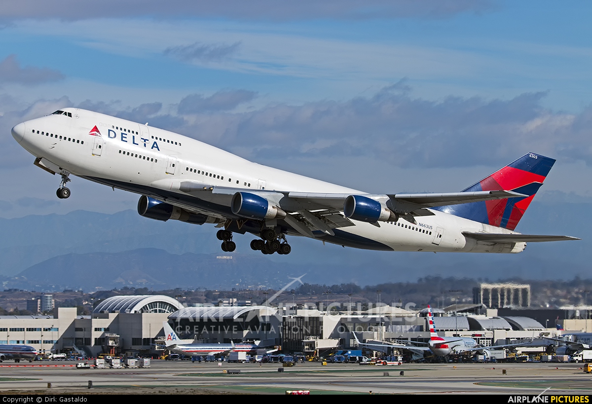 Delta Air Lines N663US aircraft at Los Angeles Intl