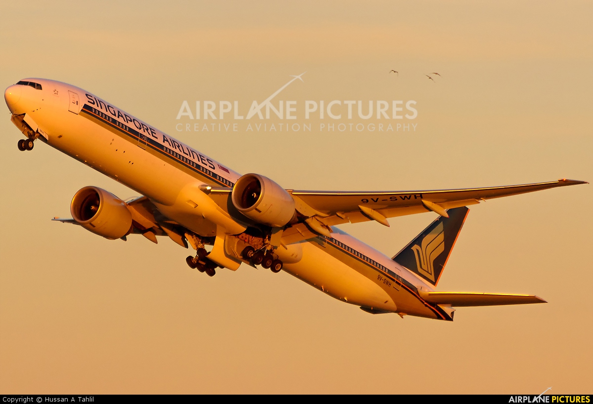 Singapore Airlines 9V-SWH aircraft at London - Heathrow