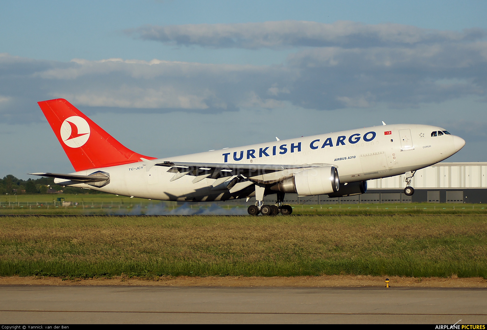 Turkish Airlines TC-JCY aircraft at Maastricht - Aachen