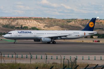 D-AIRY - Lufthansa Airbus A321