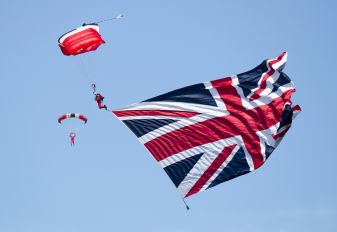 - - British Army Parachute Military