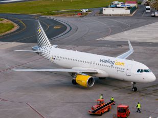 EC-LVU - Vueling Airlines Airbus A320