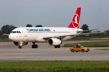 TC-JUI - Turkish Airlines Airbus A320