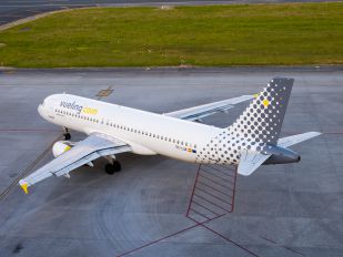 EC-LQK - Vueling Airlines Airbus A320