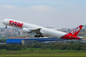 PT-MUI - TAM Boeing 777-300ER