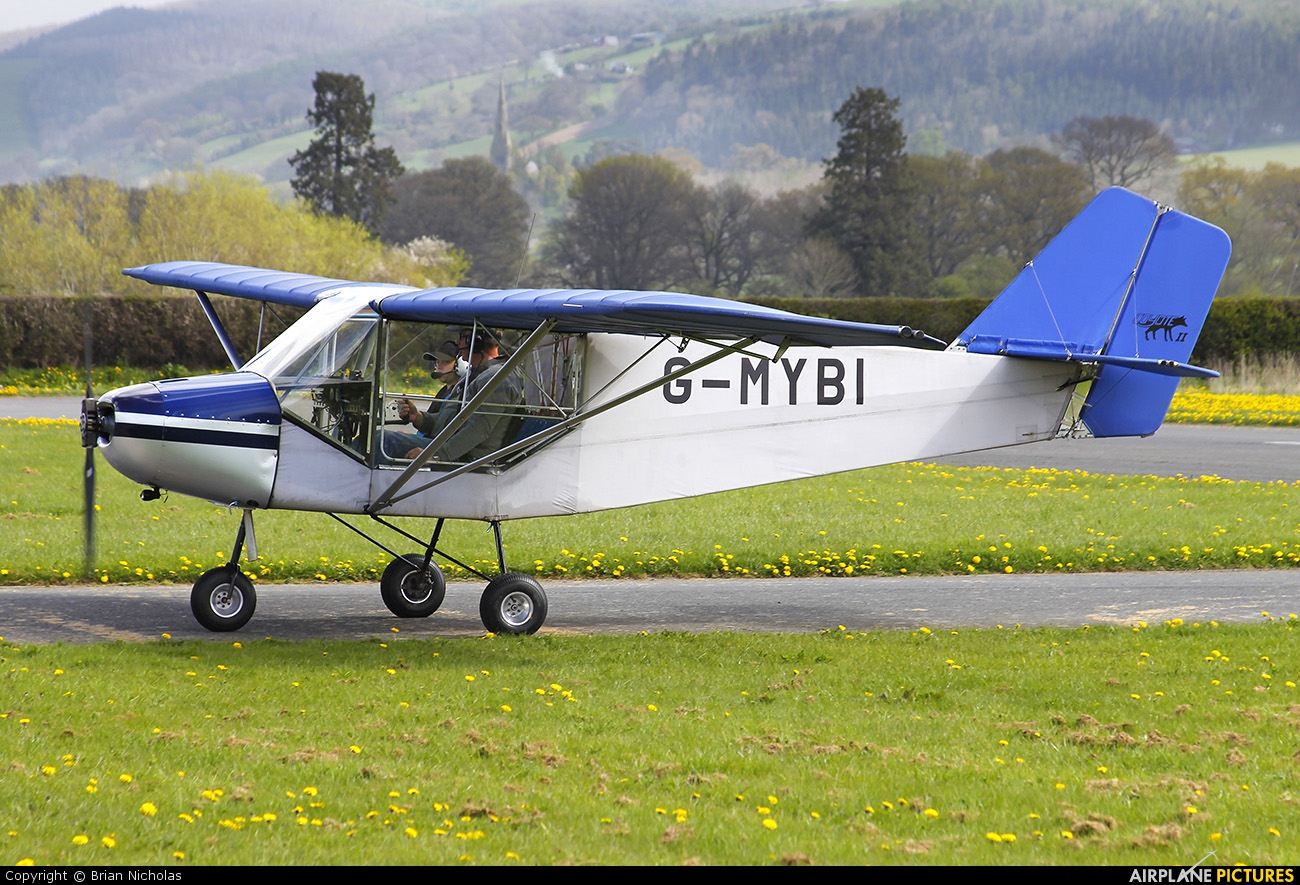 Private G-MYBI aircraft at Welshpool